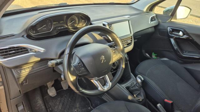 Peugeot 208 image 6