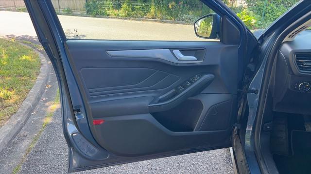 Ford Focus image 9