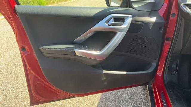 Peugeot 2008 image 9
