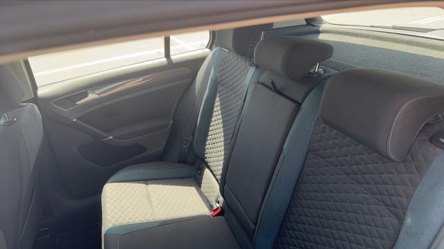 Volkswagen Golf image 9