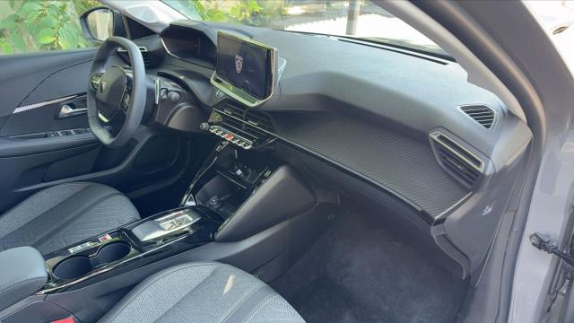 Peugeot 208 image 2