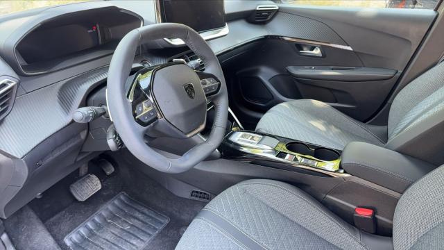 Peugeot 208 image 7