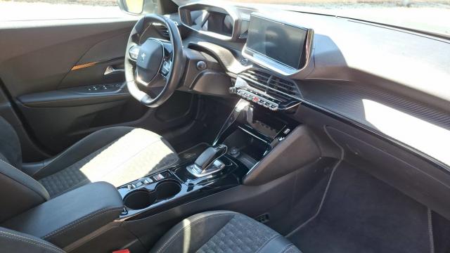 Peugeot 2008 image 8