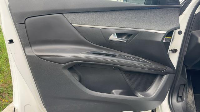 Peugeot 5008 image 1