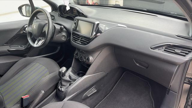 Peugeot 208 image 3