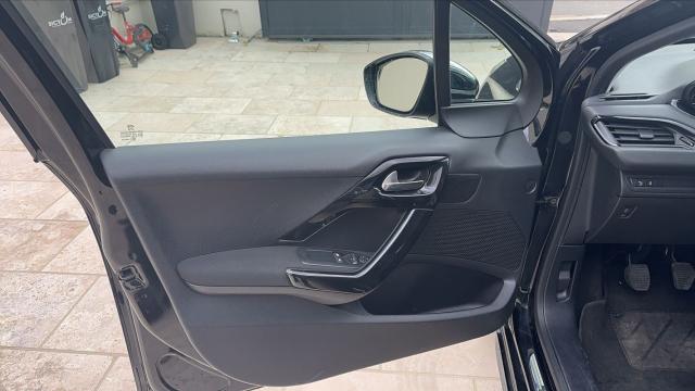 Peugeot 208 image 5