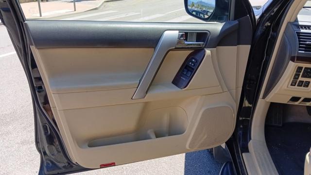 Toyota Land Cruiser image 9
