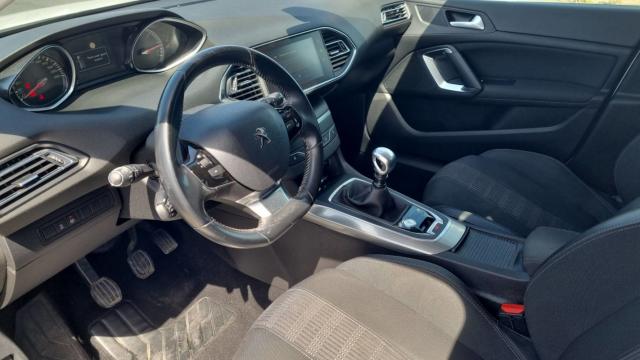 Peugeot 308 image 8