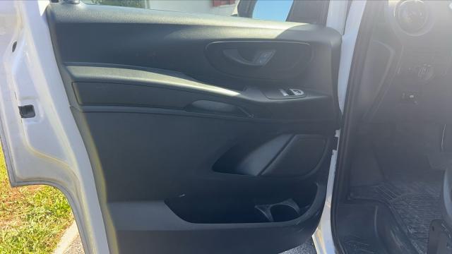 Mercedes Benz Vito image 3