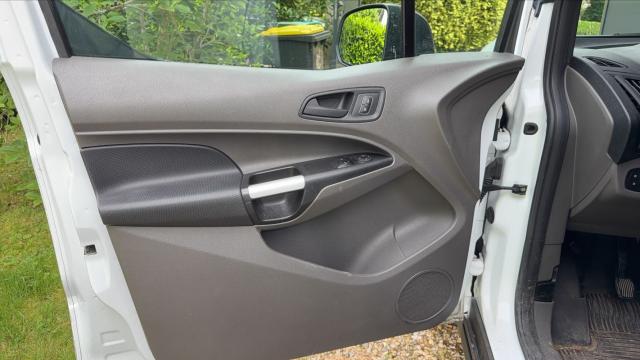 Ford Transit Connect image 5