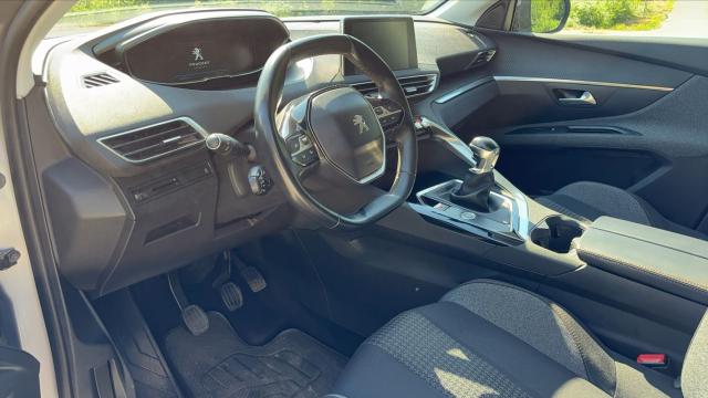 Peugeot 5008 image 1