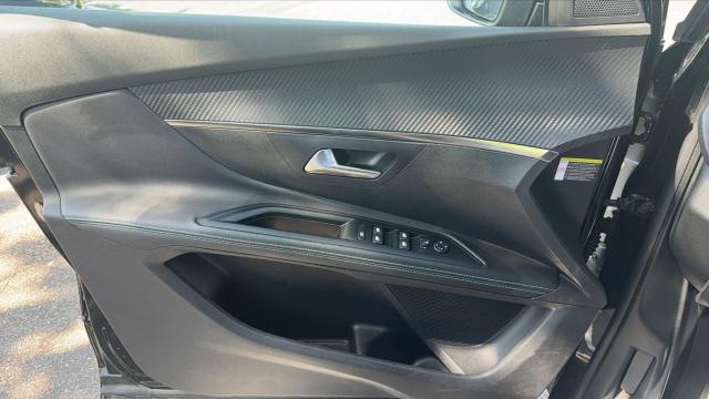 Peugeot 5008 image 2