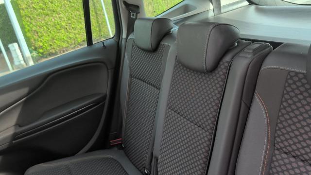Opel Zafira Tourer image 4