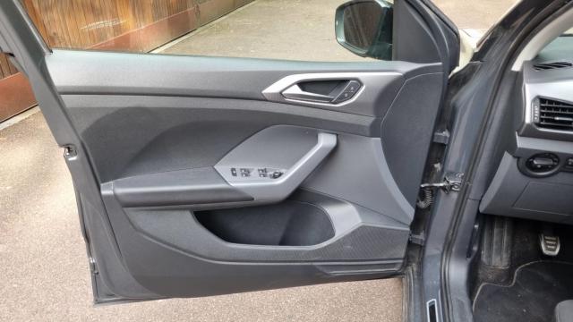 Volkswagen T-Cross image 1