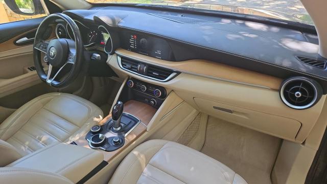 Alfa Romeo Stelvio image 9