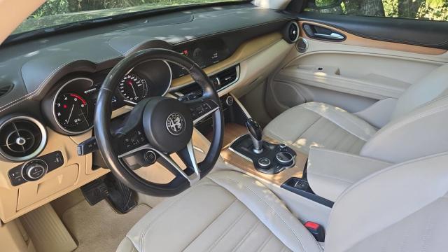 Alfa Romeo Stelvio image 6