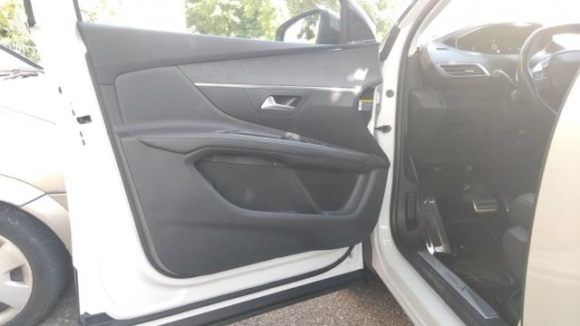 Peugeot 3008 image 3