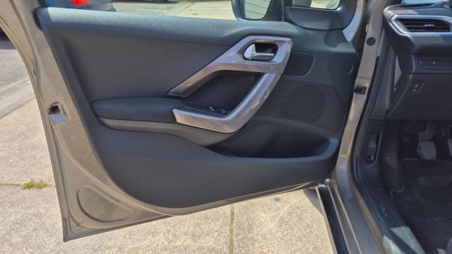 Peugeot 2008 image 1