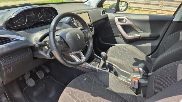 Peugeot 2008 image 2