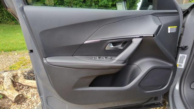 Peugeot 2008 image 2