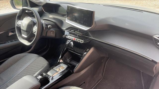 Peugeot 208 image 2