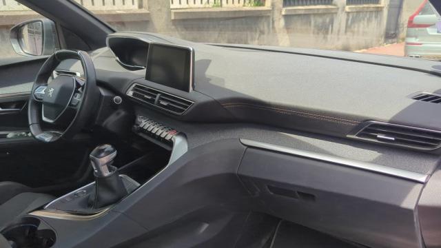Peugeot 3008 image 2