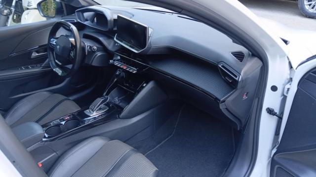 Peugeot 208 image 8