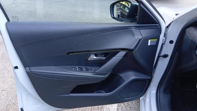Peugeot 208 image 9