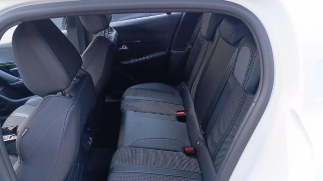 Peugeot 208 image 5