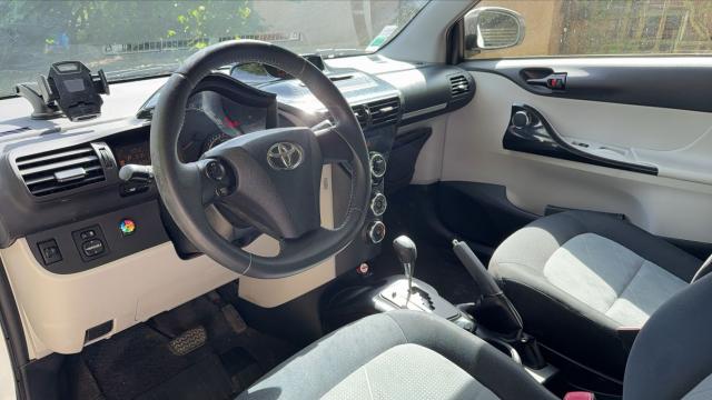 Toyota Iq image 8