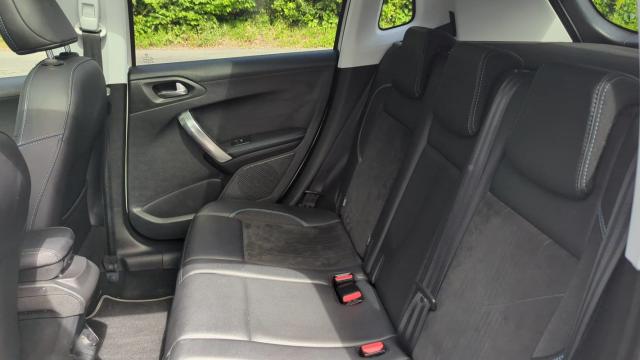 Peugeot 2008 image 8