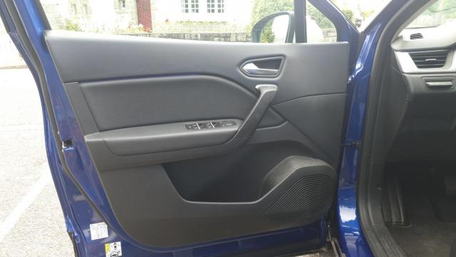 Renault Captur image 1