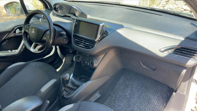 Peugeot 208 image 1