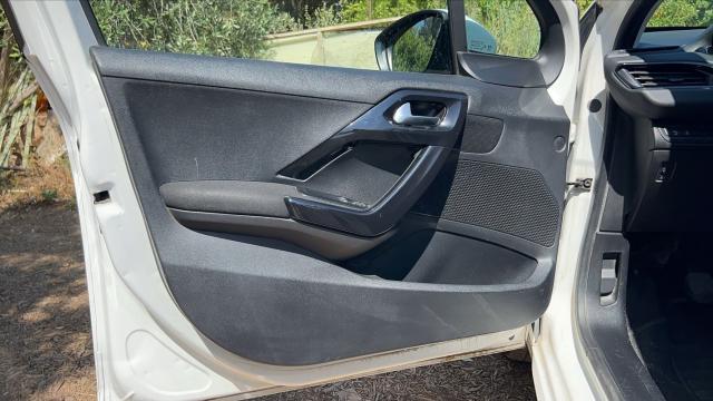 Peugeot 208 image 6