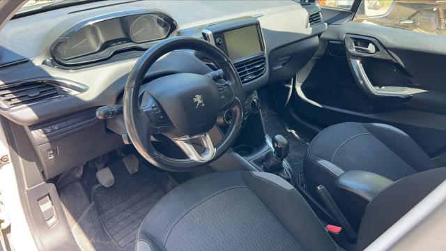 Peugeot 208 image 4