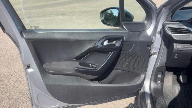 Peugeot 208 image 3