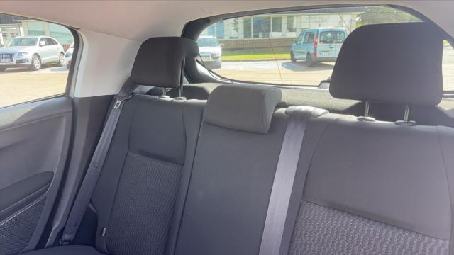 Peugeot 208 image 9