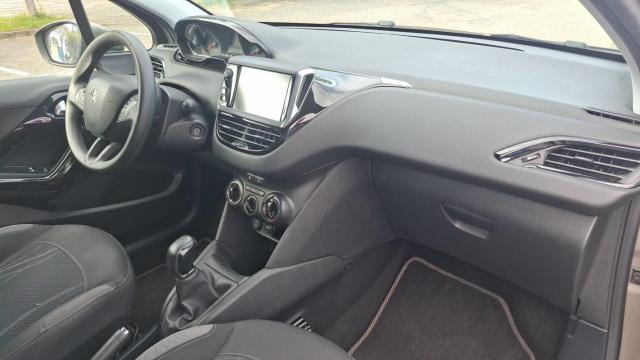 Peugeot 208 image 3