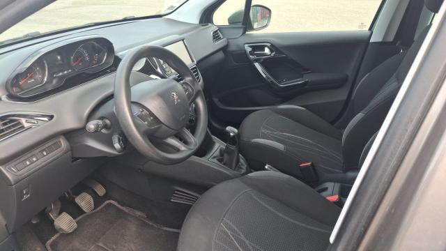 Peugeot 208 image 1