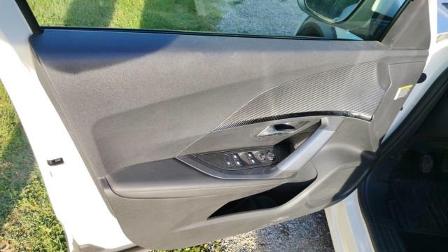 Peugeot 2008 image 3