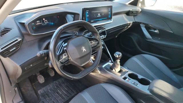 Peugeot 2008 image 2