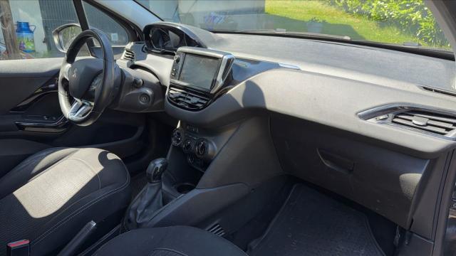 Peugeot 208 image 3