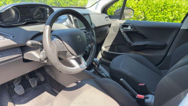 Peugeot 208 image 7