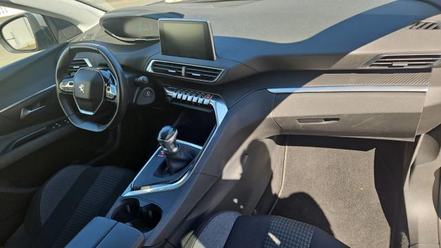 Peugeot 5008 image 1