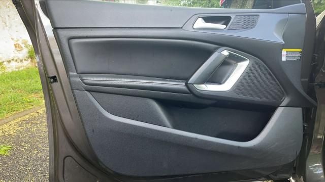 Peugeot 308 image 1