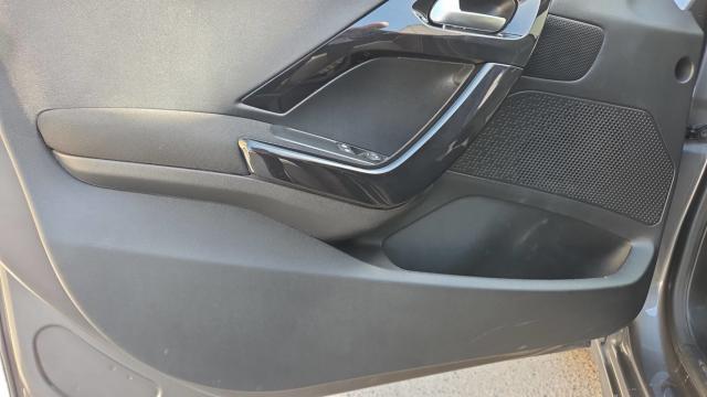 Peugeot 208 image 3