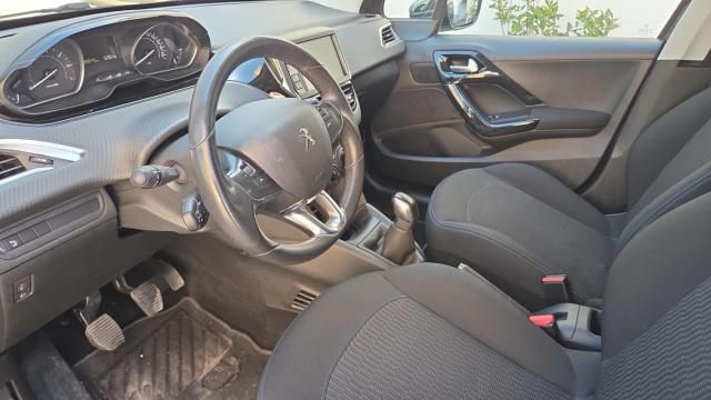 Peugeot 208 image 8