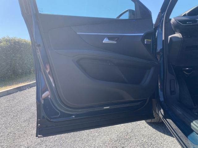 Peugeot 5008 image 2