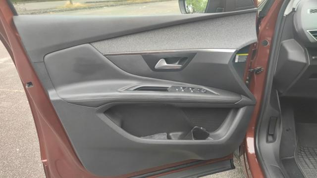 Peugeot 3008 image 2