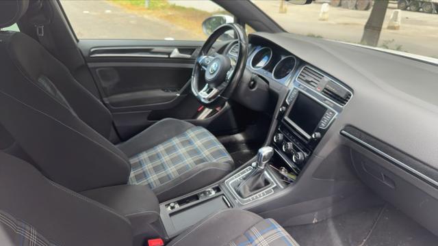 Volkswagen Golf image 4